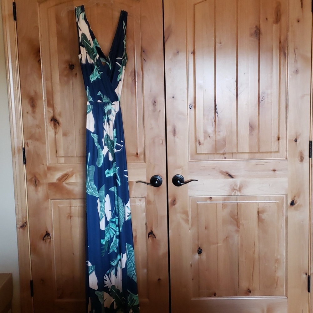 New Sexy unique Hawaiian cover dress - NWOT - Picture 2 of 6